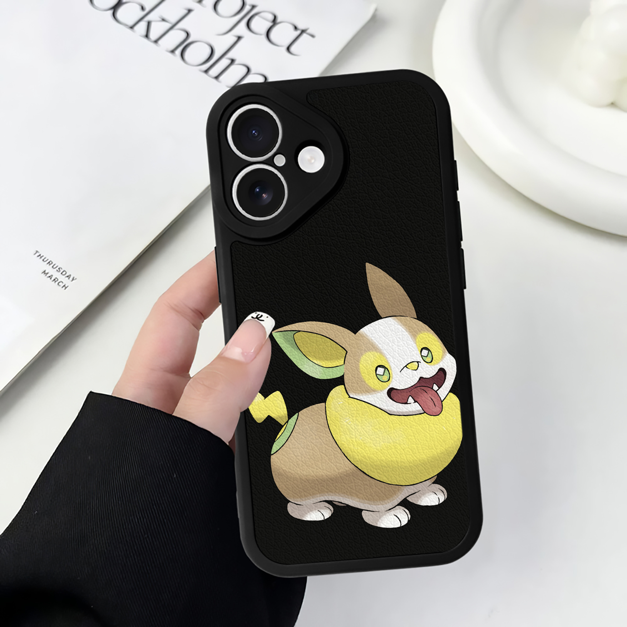 （画像用） ポケットモンスター Pokémon 【iPhone 16シリーズ対応】シリコンスマホケース（レザー調） 材質：シリコン